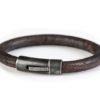 Dieses braune Männer Leder Armband von Isarrider wird mit den Jahren und zunehmender Patina immer mehr zu DEINEM ganz individuellen Begleiter.