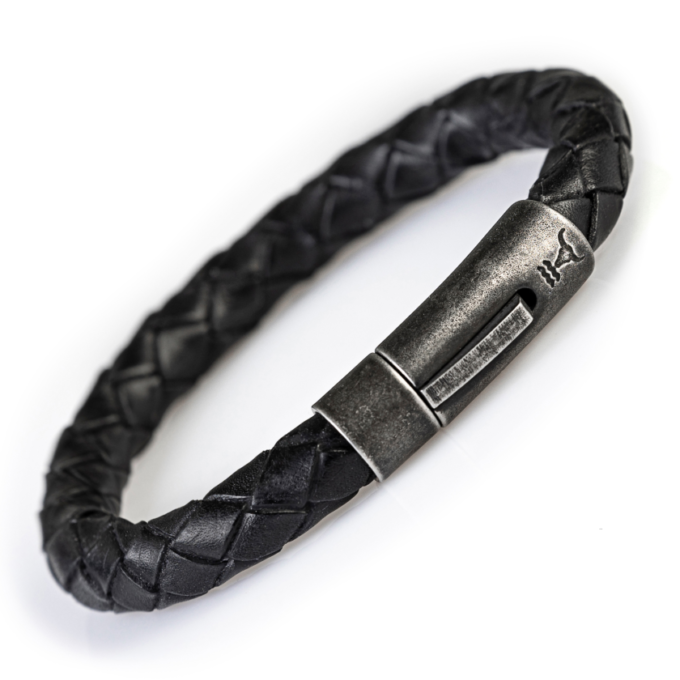 Das Ranger: Schwarzes Herrenarmband aus geflochtenem, hochwertigem Rindsleder. Isarrider Armband Shop.