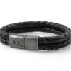 Schwarz geflochtenes Lederarmband für Herren aus dem Isarrider Armband Shop. Doppelt gewickelt aus hochwertigem Rindsleder mit stylischem vintage Schiebeverschluss aus Edelstahl.