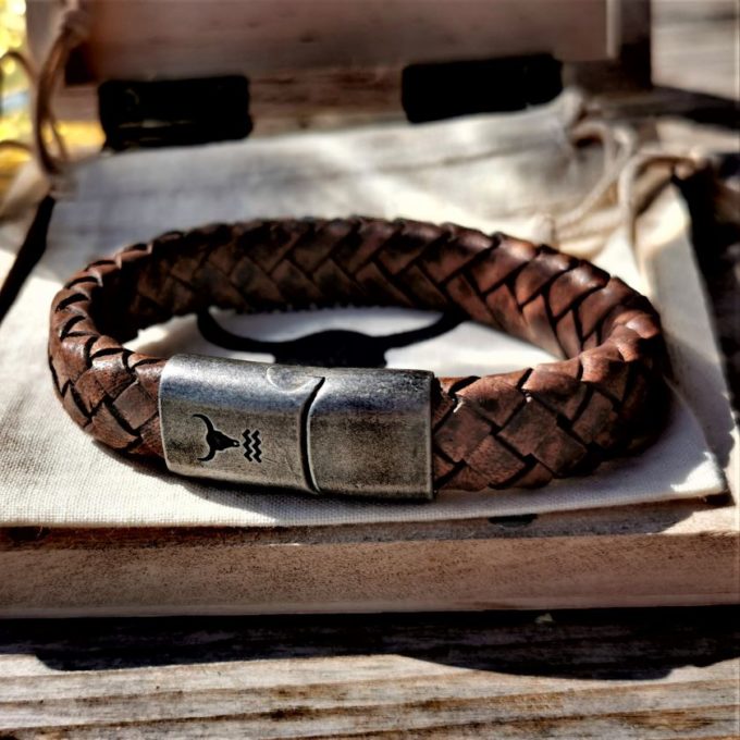 Herren Leder Armband geflochten RIDER, vintage Haselnuss braun in stylischer Isarrider Geschenk Holzbox