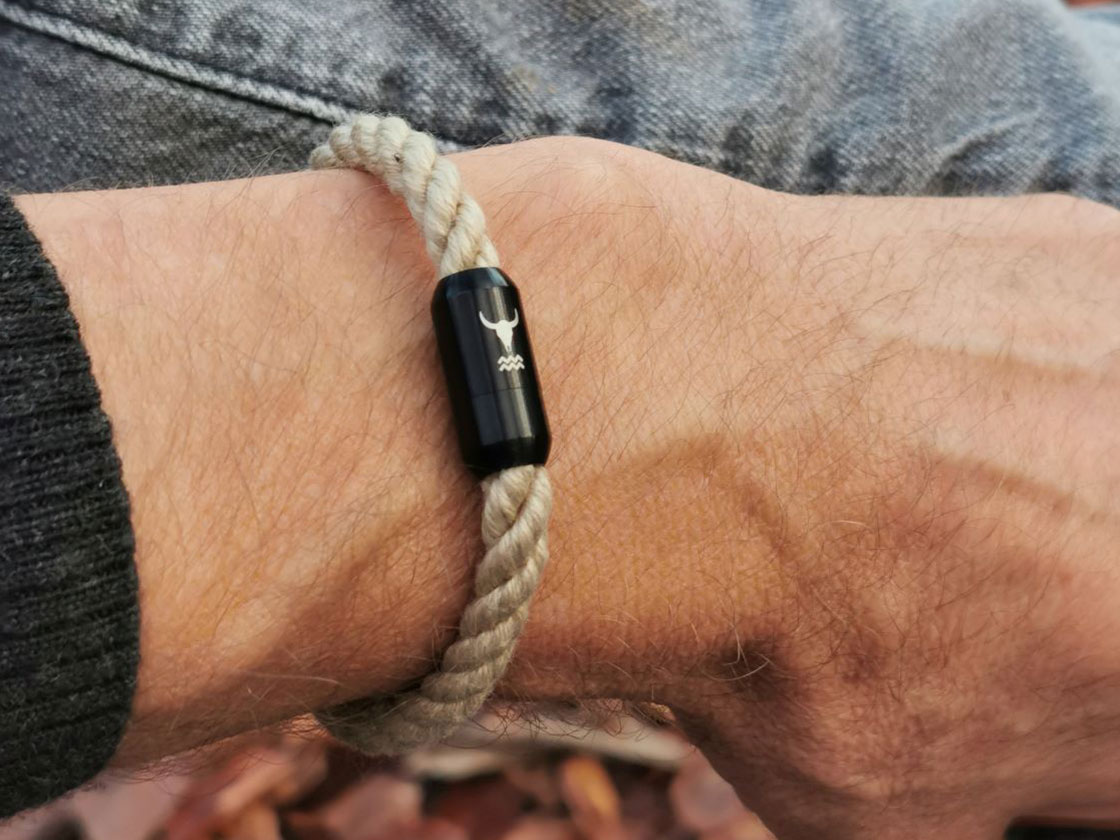 Extrem stylisches Männerarmband Kletterseil mit Magnetverschluss aus dem Isarrider Armband Shop. Perfekt zu Tracht und Lederhose oder Jeans und T-Shirt. Das perfekte Geschenk für den Mann zu jedem Anlass!