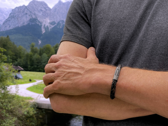 Ausgefallenes Herren Armband Ranger, vintage braun geflochten. Isarrider Armband online Shop.