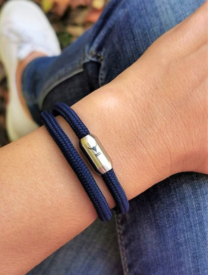 Partnerarmband Isarsilber blau, doppelt gewickelt. Isarrider Armband Shop.