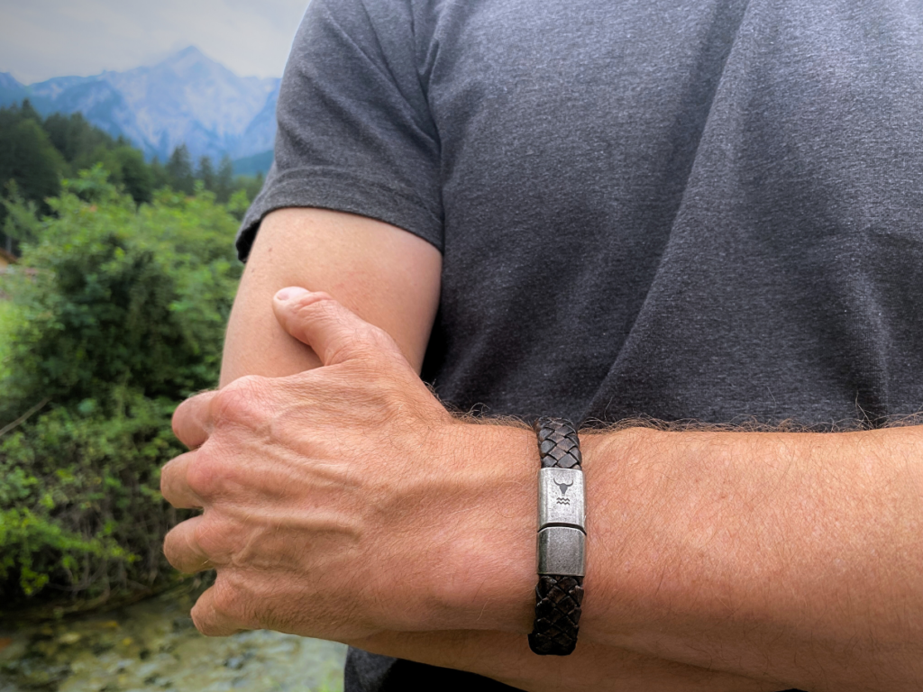 2 Herren Lederarmbänder Geflochten - Personalisierbar & Handgefertigt