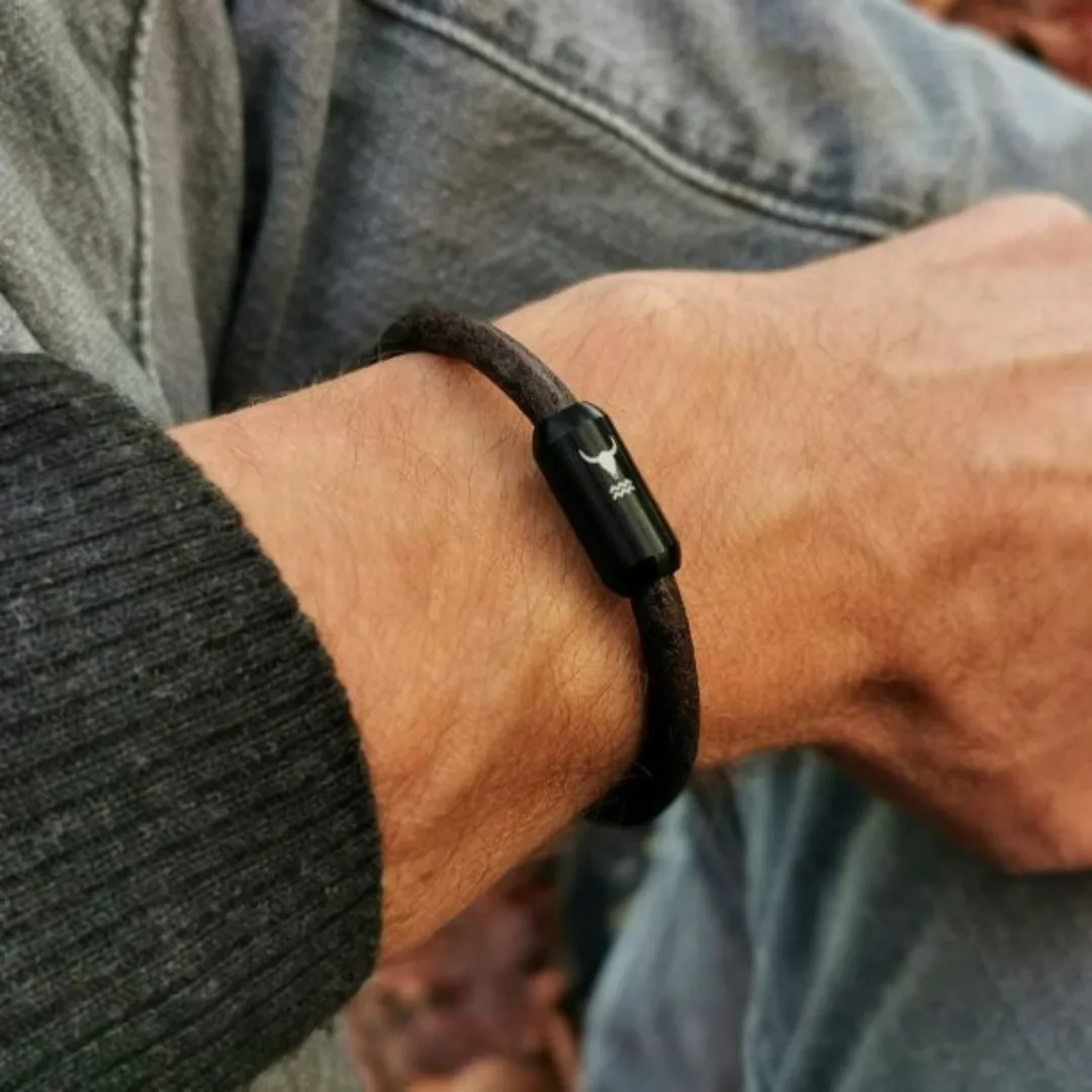 Braunes Lederarmband für Männer und Frauen aus der Black Edition Serie. Erhältlich im Isarrider Armband Shop.